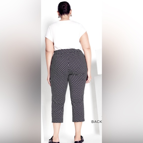 NWT Avenue Super Stretch Pull On Capri Pants Sz 26 3X - Picture 2 of 7